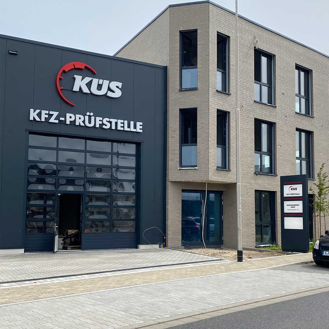 Gereon Linke KÜS Werbeanlage + Pylon